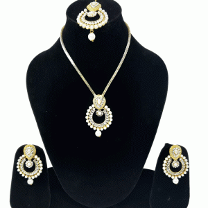 Beautfiul White Beads Necklace Set, Purity : 18crt