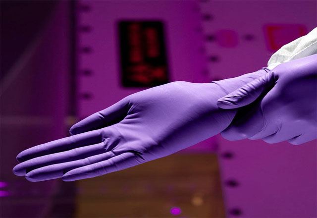 DM India Purple Nitrile Gloves, for Beauty Salon, Cleaning, Examination, Feature : Powder Free