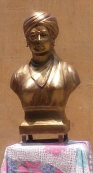 Polished Marble Laxmi Bai Statue, Style : Classical