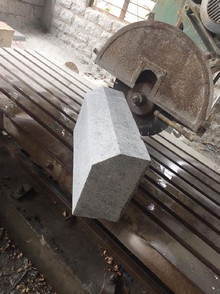 Taper Top Concrete Kerb Stone, Size/Dimension : 600MM x 300MM x 150MM