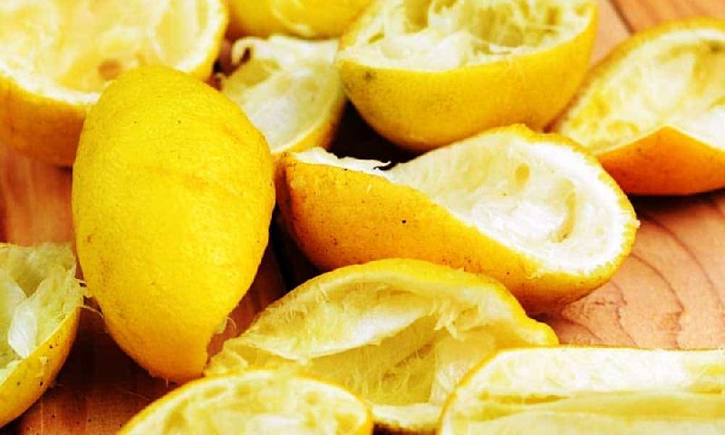 Common Dry Lemon Peal, for Skin Product Use, Purity : 100%