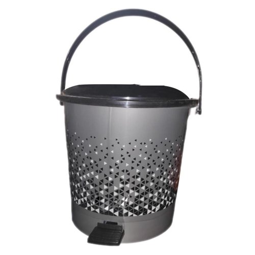 Platic Pedal Plastic Dustbin, for Residential, Feature : Anti Fading, Anticracking, Eco Friendly, Fine Finished