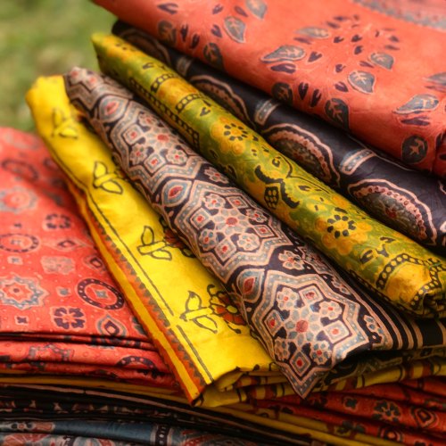 Unstitched Printed silk saree, Occasion : Formal Wear