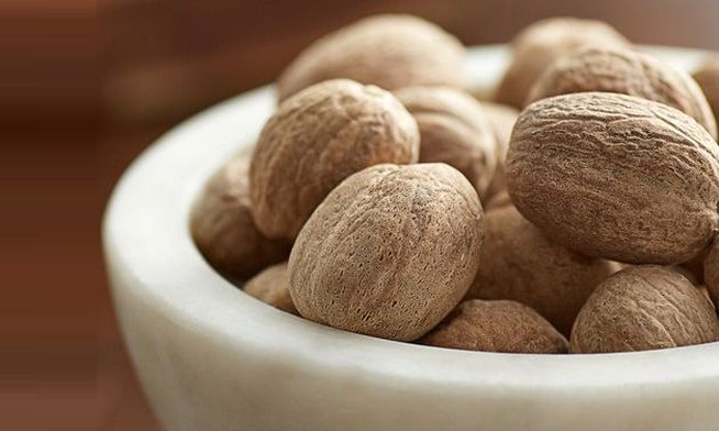 Natural Raw Nutmeg, for Human Consumption, Grade Standard : Food Grade