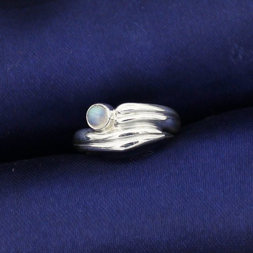 Preciously mine Labradorite Band Ring, Color : White