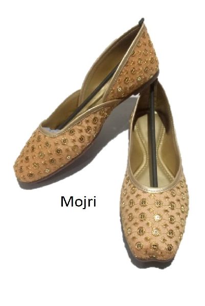 Canvas Mojari and Jutti-10, Feature : Attractive Designs, Best Quality, Comfortable, Skin Friendly