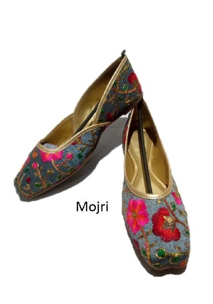 Canvas Mojari and Jutti-13, Feature : Attractive Designs, Best Quality, Comfortable, Skin Friendly