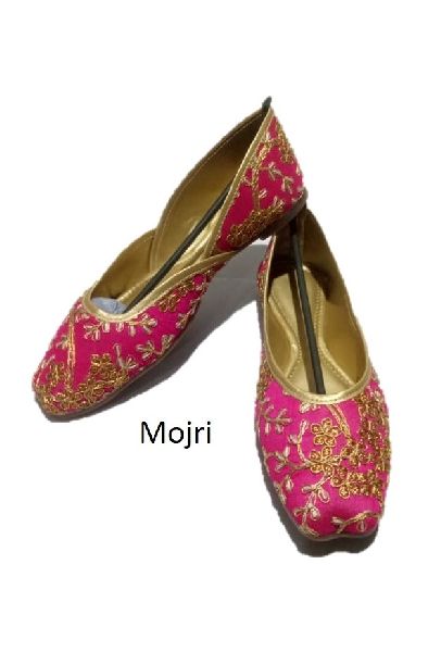 Canvas Mojari and Jutti-14, Feature : Attractive Designs, Best Quality, Comfortable, Skin Friendly