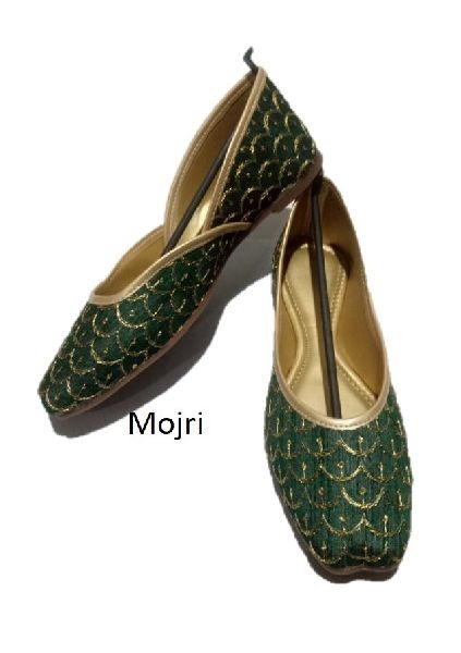 Canvas Mojari and Jutti-19, Feature : Attractive Designs, Best Quality, Comfortable, Skin Friendly