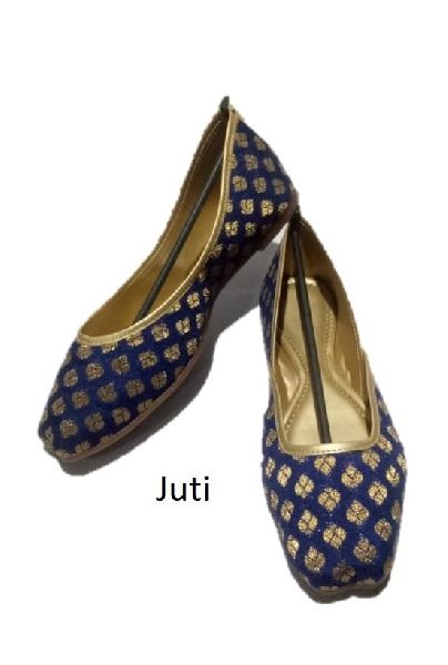 Canvas Mojari and Jutti-20, Feature : Attractive Designs, Best Quality, Comfortable, Skin Friendly