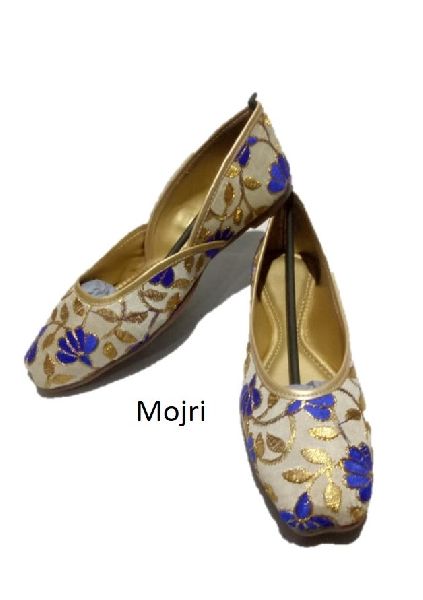 Canvas Mojari and Jutti-21, Feature : Attractive Designs, Best Quality, Comfortable, Skin Friendly