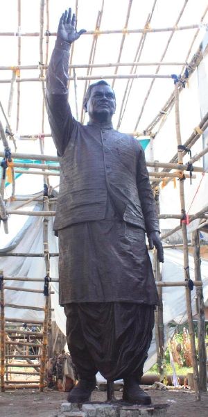 Metal Atal Bihari Vajpayee Statue, for Dust Resistance, Shiny Look, Style : Antique