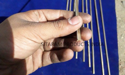Plain Metal Electric 100-1000kg Fibrillating Needle Bars, Length : 600 to 2400 mm.