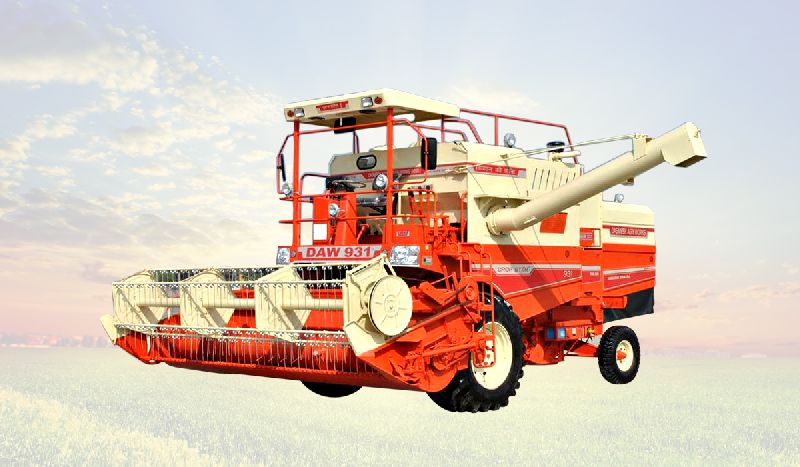 Self propelled combine harvester