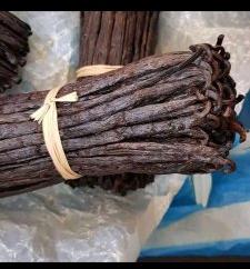 Madacargar origin 23% moisture Black Vanilla Beans, Packaging Size : 5 Kg