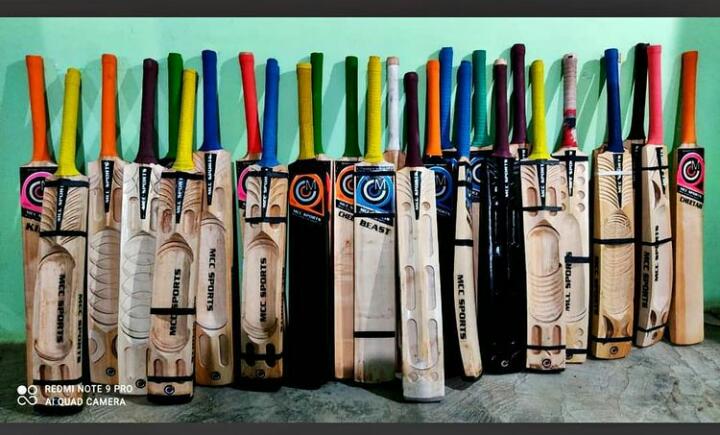 Popular Wood cricket bat, Feature : Accurate Dimension, Durable, Fine Finished, Hard Structure, High Strength