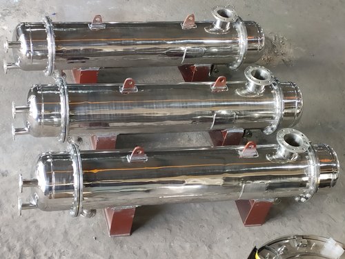 Heat Exchangers Shell And Tube, Capacity : 20 M2