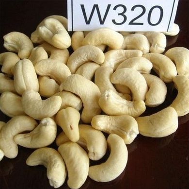 W320 Whole Cashew Nuts, Packaging Size : 10 Kg