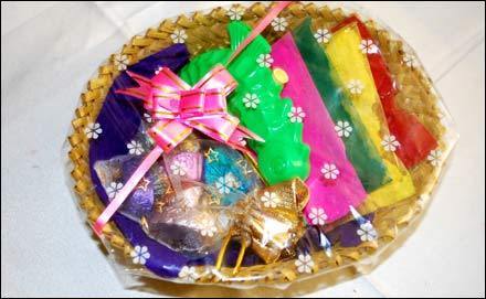 holi gifts