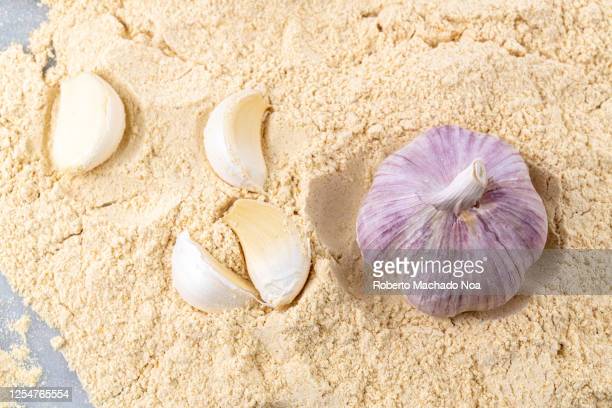 Raw Natural garlic powder, for Cooking, Spices, Food Medicine, Cosmetics, Certification : FSSAI Certified