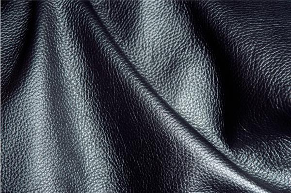Polished Black Finished Leather, for Bags, Gloves, Jackets, Pattern : Plain