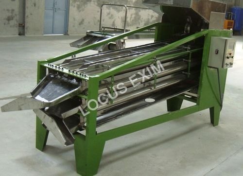 Locus Exim 900 - 1500 Kg Cashew Grading Machine, Capacity : 600-1000 Kg/hr