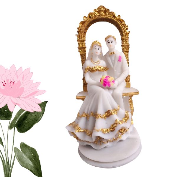 Polyresin Couple Statue, Color Available Different Colors at best