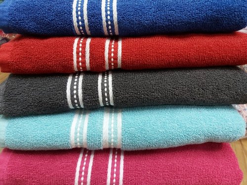 Cotton Trendy Plain Towels, Size : 70x140 cms