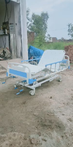 Rectangular Powder Coated Mild Steel Manual Icu Bed, For Hospital, Feature : Durable, High Strength