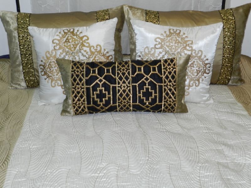 Polyester Quilted Bed cover with Embroidered Pillows
