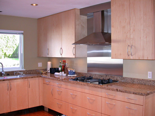 Maple Kitchen Cabinet, Size : Customised