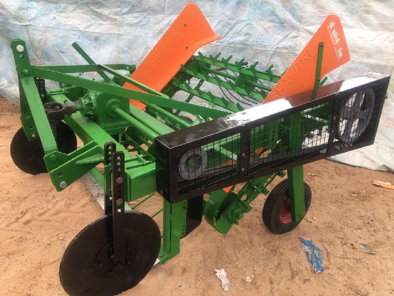 Groundnut Digger Machine