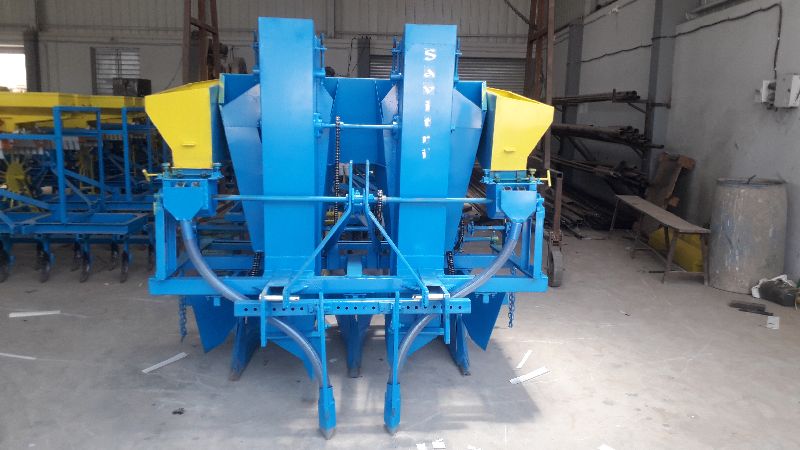 Savitri P-1 Automatic Potato Planter, for Agricultural, Color : Blue