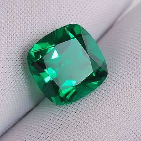 Round Emerald Gemstone, for Jewelery making, Color : Natural