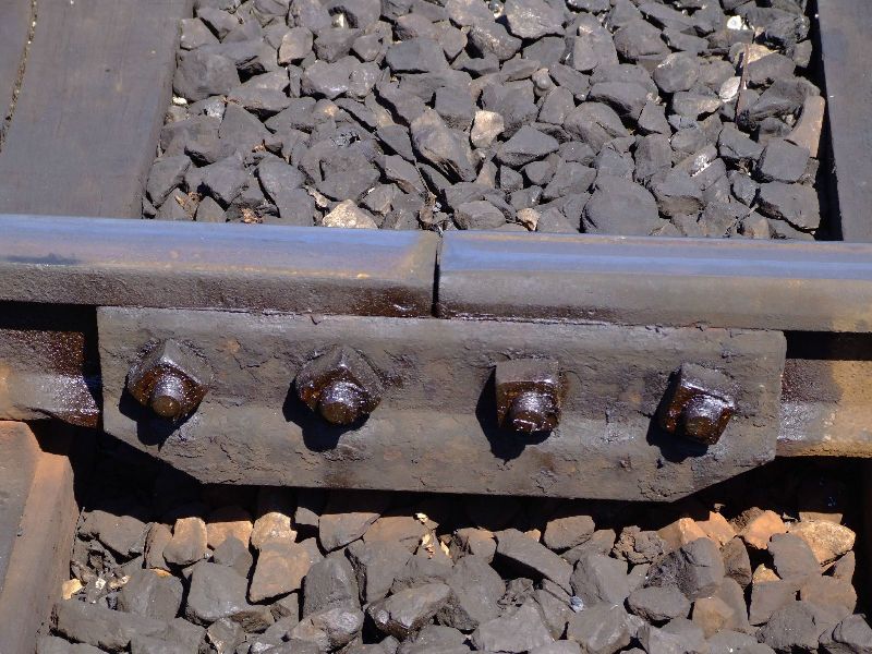Polished Cast Iron Fish Plates, for Railway Track Use, Certification : ISI Certified