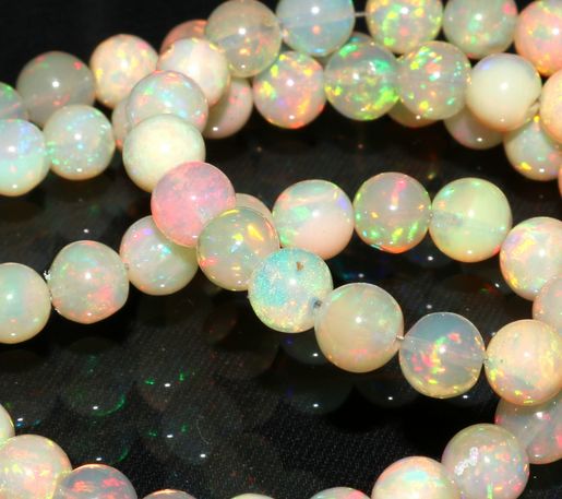 G 06 Opal Beads