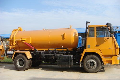 Sewage suction truck