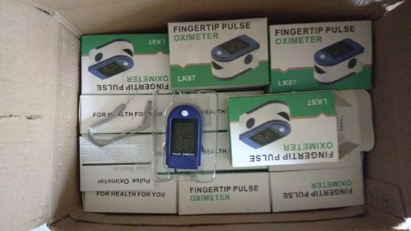 Fingertip Pulse Oximeter, for Medical Use, Display Type : Digital