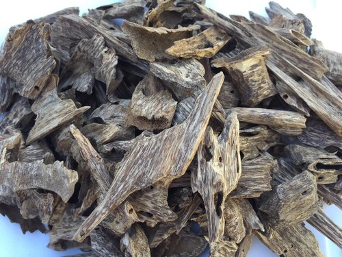 Agarwood Chips, for Burning Use, Fragrance, Perfumes, Packaging Type : Packet