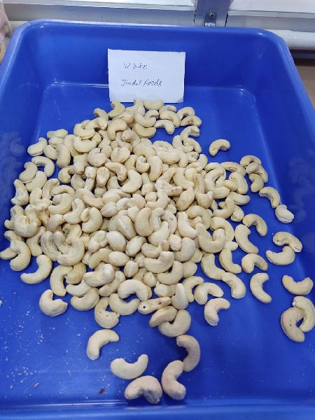 Curve Cashew Nut Kernels W320, for Food, Snacks, Sweets, Packaging Type : Tinned Can, Vacuum