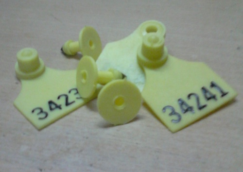 Polyurethane Goat Ear Tags, for Animal, Packaging Type : Packet