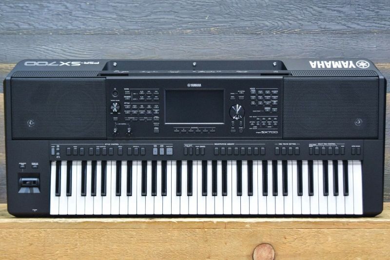 Yamaha psrsx700 61-key mid-level arranger keyboard, for Music Use