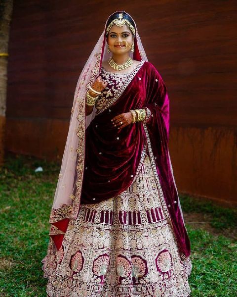 HLC 16 Bridal Lehenga Choli, Technics : Machine Made