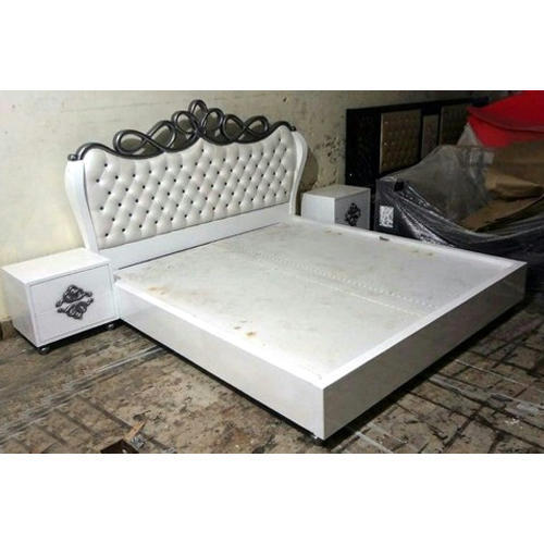 Royal wooden double bed, Size : 6 x 6 feet