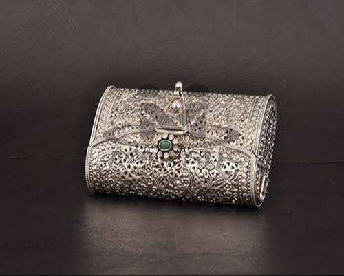 Silver Antique Purse, for Personal, Packaging Type : Box