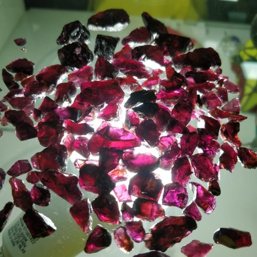 Rhodolite Garnet Gemstones, Size : 3-6 Cms