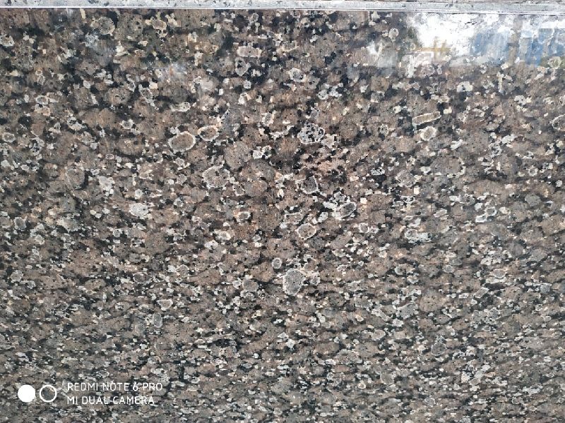 30-40 Kg Rough-Rubbing Crystal Brown Granite, for Steps, Staircases, Kitchen Countertops, Specialities : Stylish Design