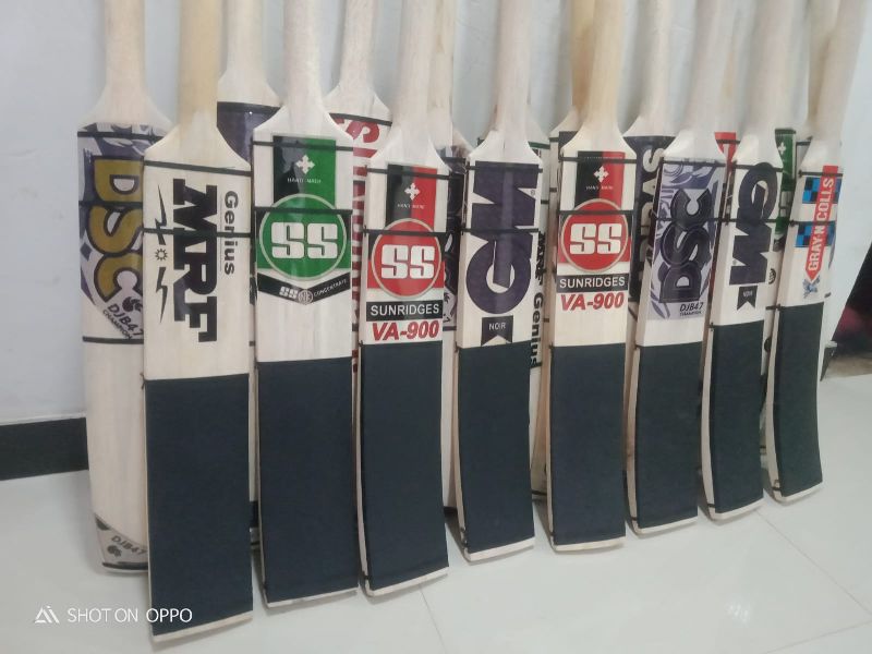 Plain 750gm Wood cricket bat, Feature : Premium Quality, Light Weight, Fine Finish