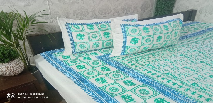 DKWTBLU150 Hand Block Printed Cotton Double Bedsheet