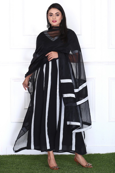 Lavera Printed Silk Black Sequin Kurta Set, Occasion : Party Wear